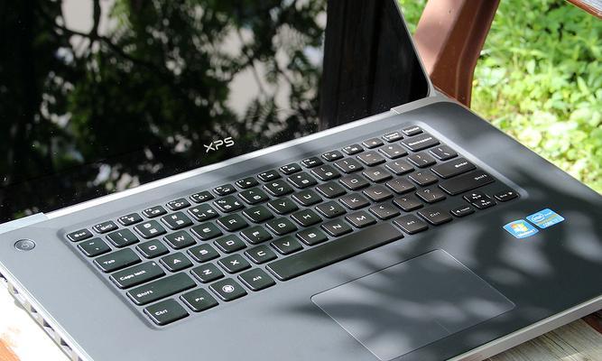 DellXPS15（性能卓越、显示出色、适用于专业人士的理想之选）