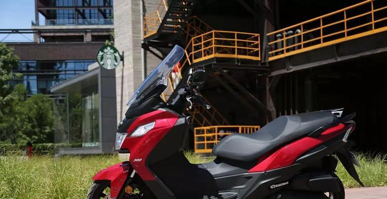 松下FZ300（功能丰富、性能卓越，成为摄影爱好者的首选）