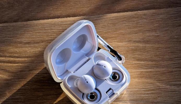 如何将耳机连接到电脑主机（简单步骤帮助您连接耳机和电脑主机）