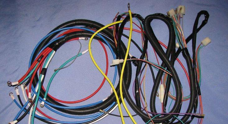 电脑主板线束拆解教程（拆解电脑主板线束的步骤和注意事项）